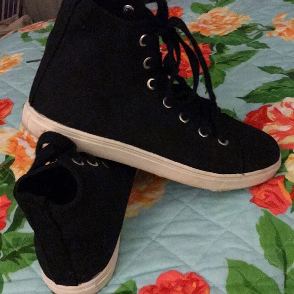 Black Hi-Tops - Picture 2 of 3